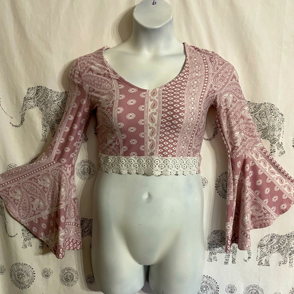 Ladies small Poly Esther mauve pink paisley print long bell sleeve crop top lace